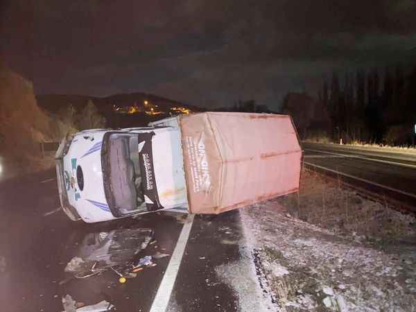 Yozgat'ta Buzlu Yollar Tehlike Saçtı: İki Kazada Dört Yaralı