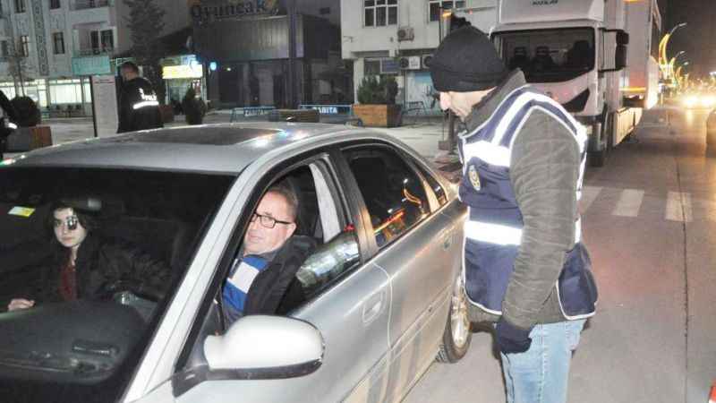 Sorgun’da Polis Ekiplerinden Buzlanma Uyarısı: Gece Denetiminde Sürücülere Bilgi Verildi