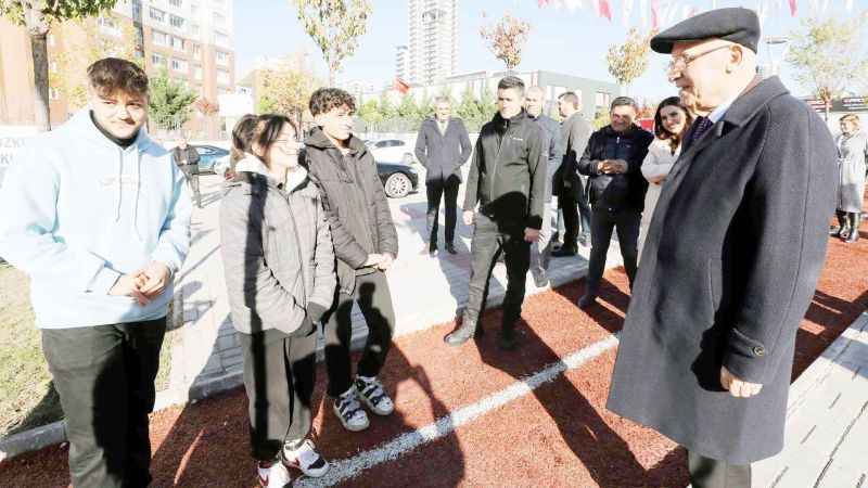 Mehmet Akif Ersoy Mahallesi’nde İki Açılış Birden Yapıldı: Sağlık Ocağı ve Park Vatandaşa Sunuldu!