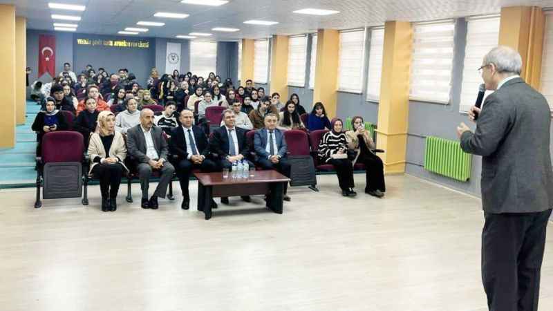 Yerköy'de Prof. Dr. Halit Ertuğrul Fen Lisesinin Edebiyat Söyleşisine Katıldı