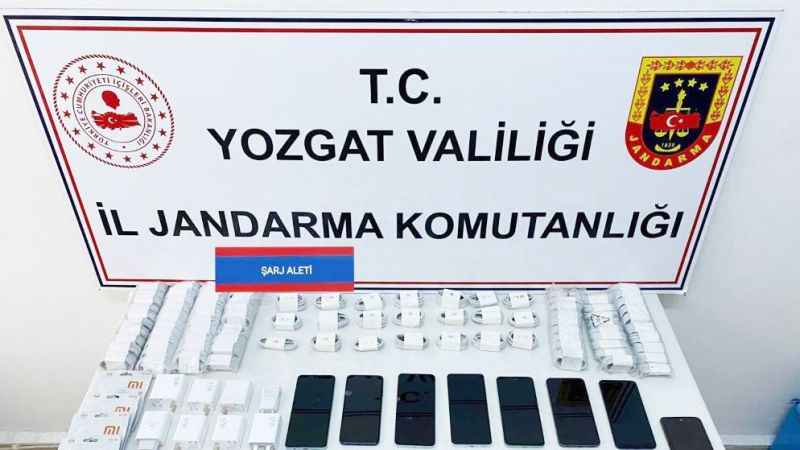 Yozgat'ta Jandarma Ekipleri Kaçakçılığa Kilit Vurdu: Tek Seferde 15 Cep Telefonu Ele Geçirildi!