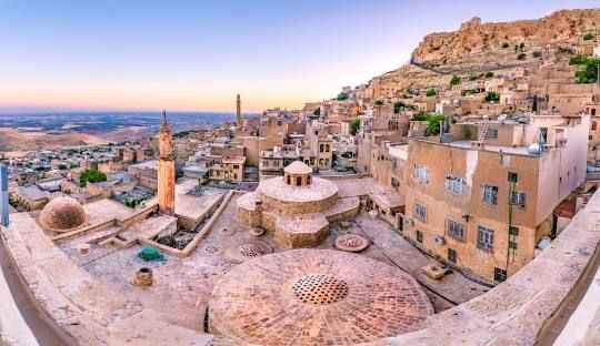 Mardin'in Görülmesi Gereken Yerleri: Kasımiye Medresesi ve Deyrulzafaran Manastırı!