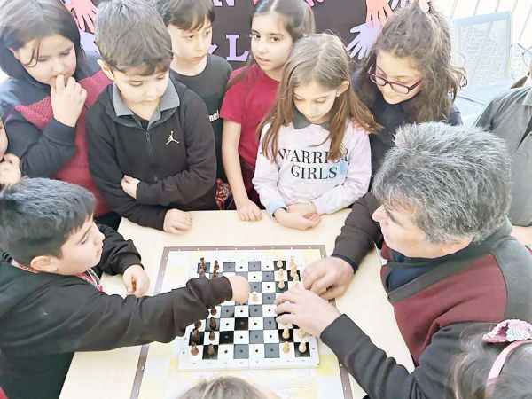 Satranç Sporcusu İlhami Bey, Çözüm Koleji Öğrencileri İle Bir Araya Geldi!