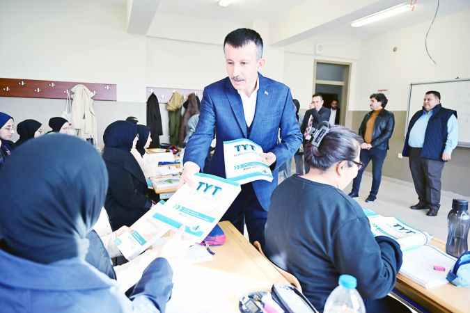 Sınav Kitapları Tamamen Ücretsiz Dağıtılıyor: Ankara'da Belediye Öğrencilerin Eğitimi İçin Hediye Etti!