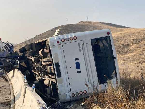 Ankara'da Servis Şoförü Otobüsün Hakimiyetini Kaybetti: 5 Kişi Yaralandı