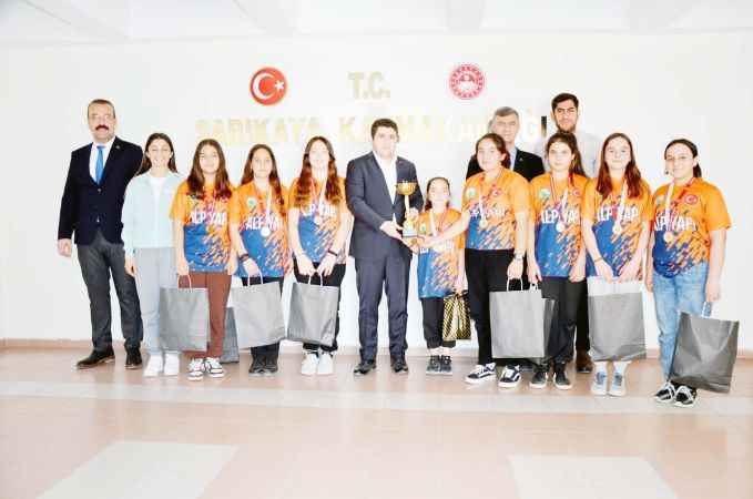 Sarıkaya Kaymakamı Ahmet Nuri Demir'den Tebrik: Voleybol Kız Takımı İl Birincisi Oldu