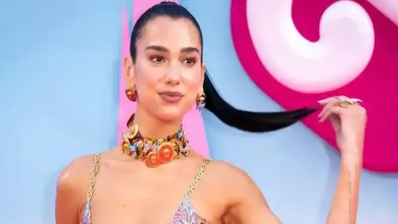 Dua Lipa'nın Telefon Numarası Nedir? Sosyal Medyada Numarasını Duyurdu!