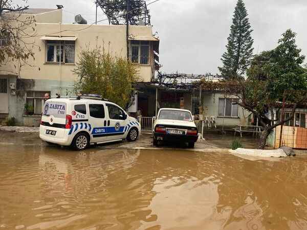 Tatil Şehri Adeta Vurgun Yedi: Antalya Serik'te Birçok Evi Su Bastı! (08/12/2023)
