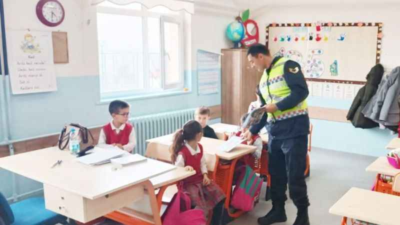 Yozgat’ta Jandarma Trafik Ekipleri, Çocuklara Farkındalık Eğitimi Verdi! Seminerde Trafik Bilincine Vurgu Yapıldı!