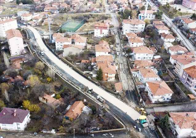 Yozgat Belediye Başkanı Celal Köse'den Kararlı Çalışma: Kayseri Caddesi'nde Asfalt Yenileniyor! (12/12/2023)