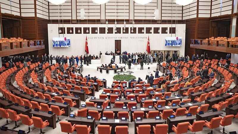 Saadet Partisi Milletvekili Hasan Bitmez TBMM Kürsüsünde Fenalaştı! Konuşması Sonrasında Sağlık Ekipleri Müdahale Etti!