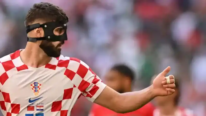 Grabara Neden Maske Takıyor? Kaleci Grabara Sakatlandı mı? (13/12/2023)