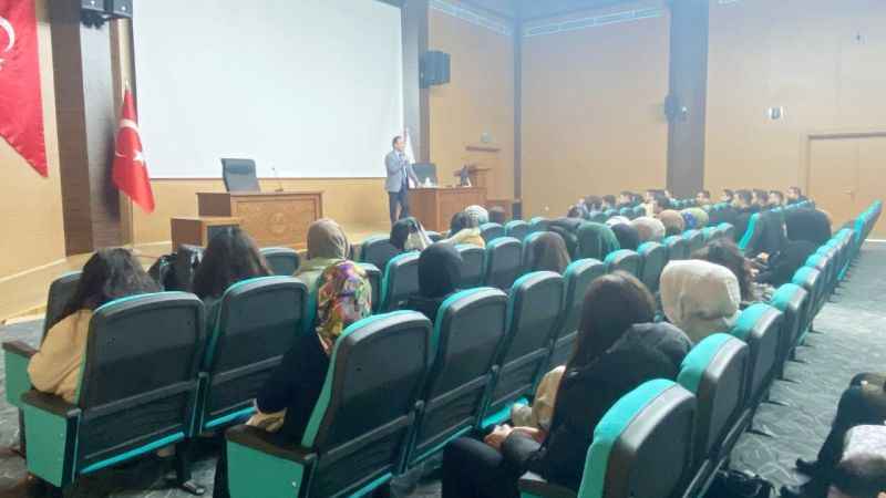 Yozgat İl Müftüsü Ali Gülden'den Eğitim Semineri:  "Kurum Aidiyeti ve Motivasyon (Oryantasyon)" Konusu İşlendi!