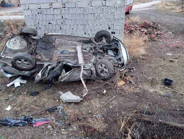 Yozgat'ın Çalatlı köyünde Trafik Kazası: 2 kişi Yaralandı 1 Kişi Hayatını Kaybetti! (14/12/2023)