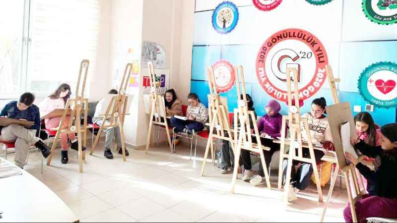 Sorgun Gençlik Merkezi'nde Gençler Resim Yeteneklerini Geliştiriyor! (14/12/2023)