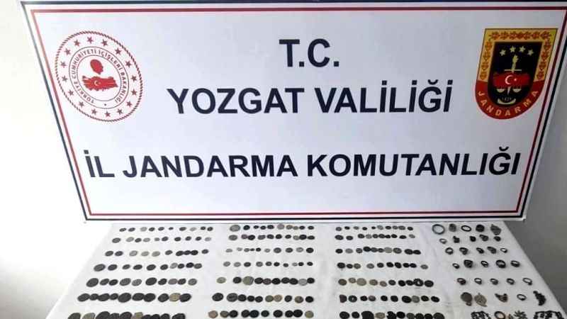 Yozgat'ta Tarihi Eser Operasyonu: 342 Sikke ve 24 Yüzük Ele Geçirildi, 1 Şüpheli Gözaltında! (15/12/2023)
