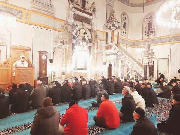 Yozgat'ta Vatandaşlar Çapanoğlu Büyük Camii Sabah Namazı İçin Buluştu (16/12/2023)