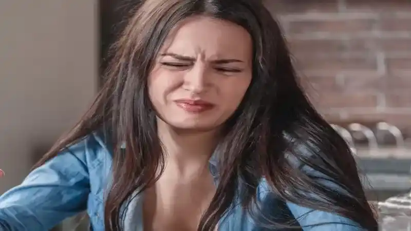 Ağızda Metal Tadı Neden Olur? Ağızdaki Metalik Tadın Sebebi, Hastalıkla Bir İlgisi Var mı?