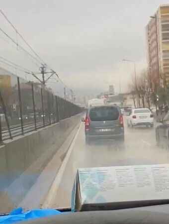 Sol Şeritten İlerledi Ambulansa Yol Vermedi! Bursa'daki Bu Görüntüler Büyük Tepki Çekti! (17/12/2023)