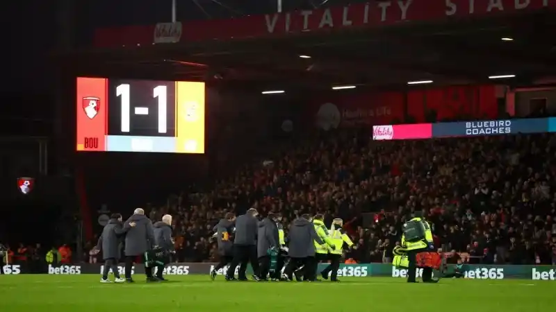 Bournemouth Luton Town Maçı Neden Durdu?  Tom Lockyer Sağlık Durumu Nasıl? (17/12/2023)