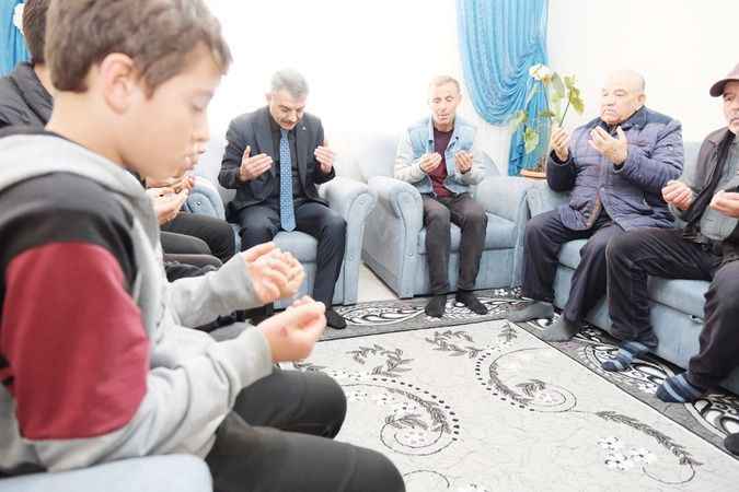 Aynı Aileden 3 Kişi Hayatını Kaybetmişti: Vali Özkan, Hemşehrilerini Ziyaret Etti (19/12/2023)