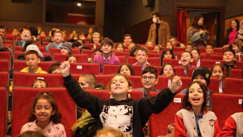 Gölbaşı Belediyesi'nden Tiyatro Gösterisi: Aileler Çocuklarıyla İzleyebilecek! (18 Aralık 2023)