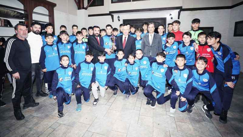 Belediye Başkanı Galibiyeti Kutladı: Şentepe Spor Kulübü U12 Takımı Şampiyon Oldu! (20/12/2023)