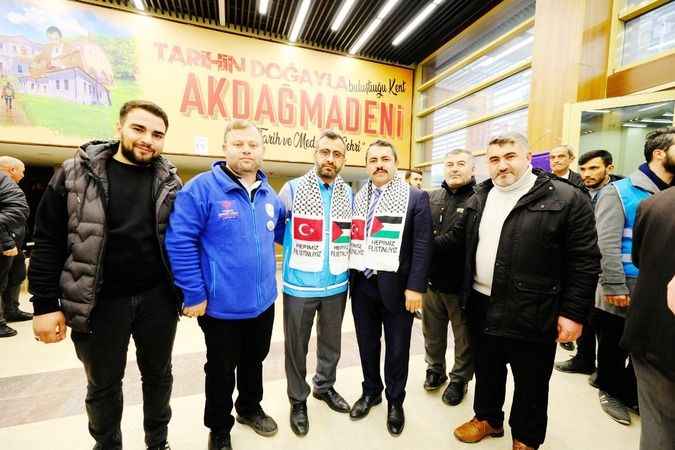 Akdağmadeni'nde Filistinli Kardeşlerimize Destek Kermesi Düzenlendi! Vatandaşlardan Yoğun Katılım! (21/12/2023)