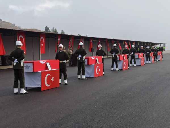 Şehitlerimiz Memleketlerine Uğurlandı: 23. Piyade Tümen Komutanlığı’nda Tören Düzenlendi (24/12/2023)