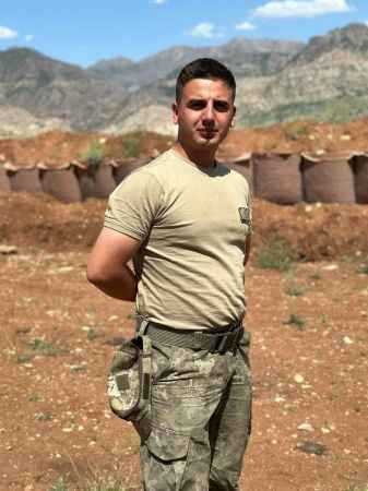 Yozgatlı Şehidimiz Arslan'ın Baba Ocağı Türk Bayraklarıyla Donatıldı! (24/12/2023)