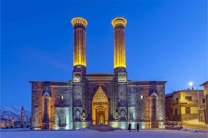 Erzurum'un Gezilesi Yerleri ve Yiyilesi Lezzetleri! Erzurum'un Tarihi Yapısı ve Doğal Güzellikleri!