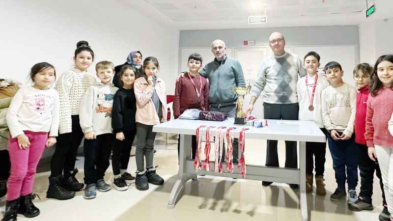 Yozgat’ta Gençler İl Birinciliği Turnuvası Tamamlandı: Dereceye Giren Öğrencilere Hediye Dağıtıldı!