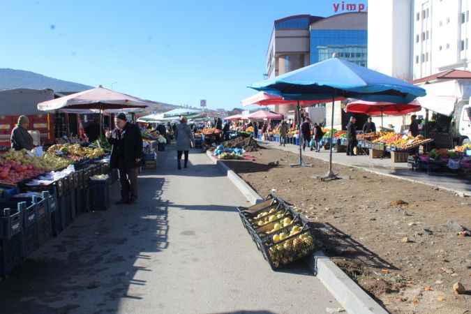 Yozgat'ta Pazar Esnafında İşler Kesat! Vatandaş Salı Çarşamba Günü Pazara Eskisi Kadar Uğramıyor! (26/12/2023)