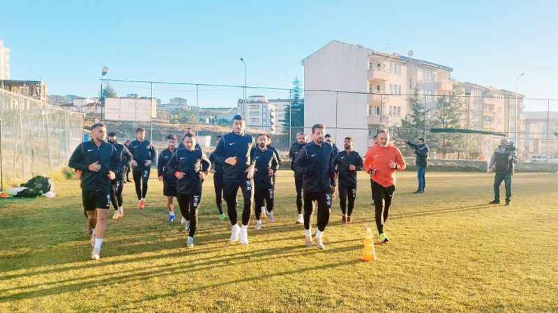 Bozokspor’da 12 Bingölspor Maçının Hazırlıkları Başladı: Şehit Askerlerimiz İçin Türk Bayrağı Açtılar