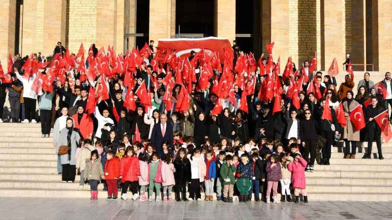 Keçiren Belediye Başkanı Anıtkabir'i Ziyaret Etti: Hatıra Defterine Duygu Dolu Sözler Yazdı!