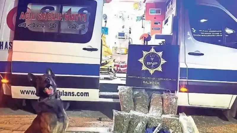 İstanbul'da Ambulansla Uyuşturucu Taşırken Yakalandılar: 4 Sağlık Personeli Tutuklandı