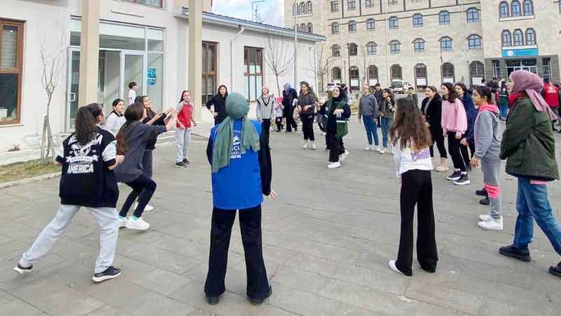 Yozgat Gençlik Merkezi: Eski Unutulan Oyunları Gençlere Aşıladı! Gençler Hem Eğlendi Hem Öğrendi!