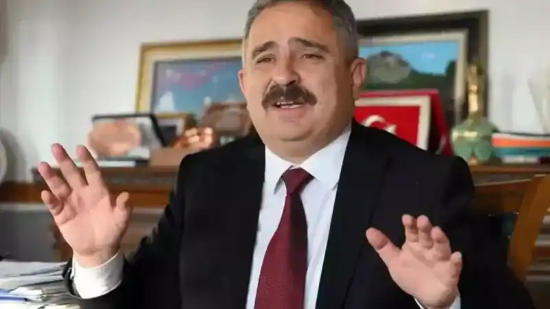 Sinan Burhan'dan Türk Futbolu  Eleştirisi: Suudi Arabistan'da Yaşanan Olaylardan Çıkarımda Bulundu