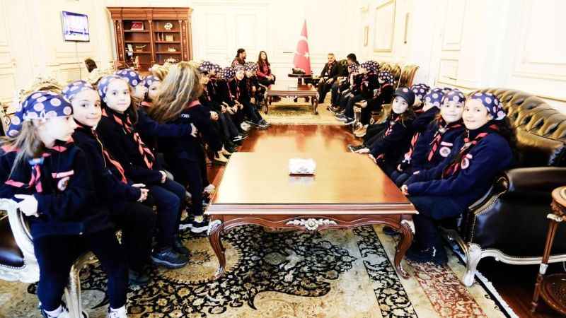 Yavrukurt İzci Kümesi, Yozgat Valisi Özkan'ın Yanına Gitti! Sakarya İlkokulu'nun Yavru Kurtları Güzel Karşılandı