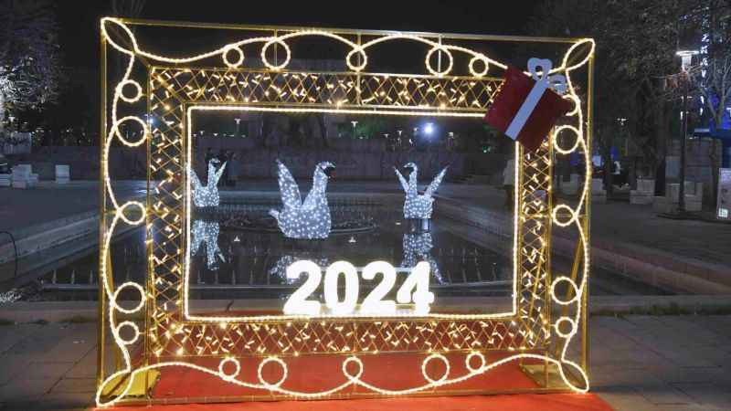Ankara Büyükşehir Belediyesi 2024'e Hazır: Merkezi Noktalar Işıklandırıldı (31 Aralık 2023)