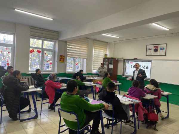 Etkinlikte Öğrencilerle Buluştular: Ovakentli Çocuklara Akademisyenlerden Destek