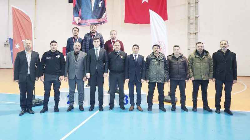 Mesai yorgunluğunu dart ile attılar