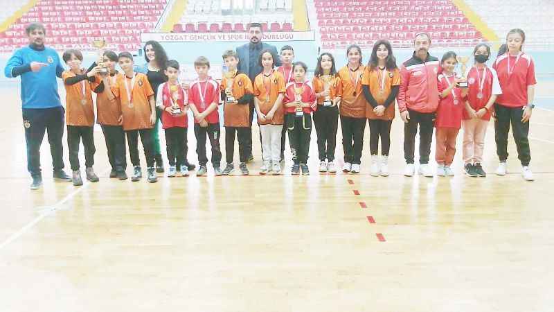 Floor Curlig’de Merkez Ortaokulu damgası