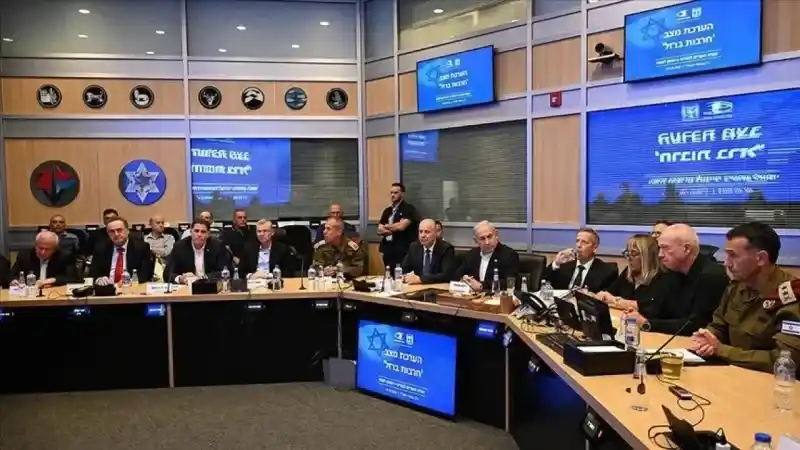 İsrail Kabine Toplantısında Gerilim: Bakanlar Birbirine Girdi, Liderlik Krizi Derinleşiyor
