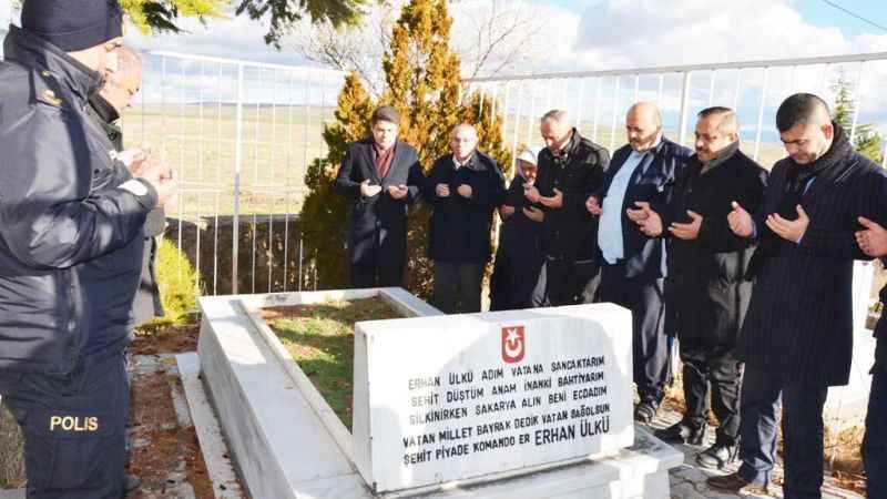 Sarıkaya Kaymakamı Demir Yalnız Bırakmadı: Şehit Ülkü’nün Sene-i Devriyesinde Duygulu Anlar!