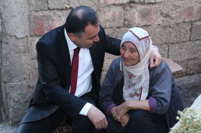 VALİ ÇAKIR DAVETE İCABET ETTİ!