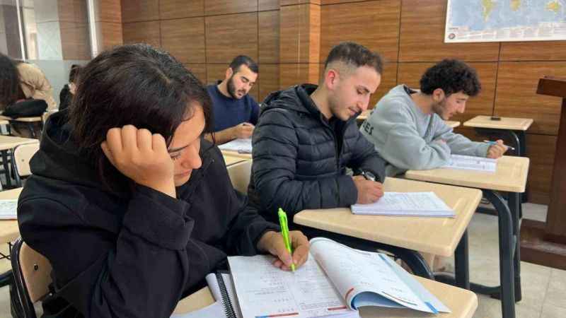 Tarsus'ta Eğitim yatırımlarıyla öğrencilere destek