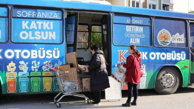 Atakum Belediyesi, Katık otobüsü ile 23 bin ton geri dönüşüm atığı topladı