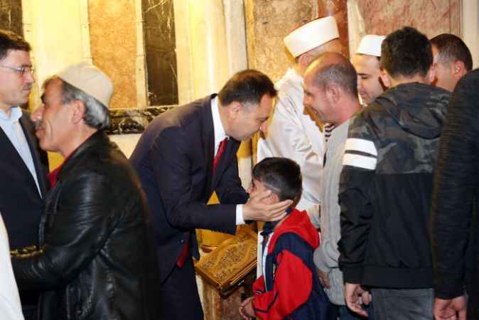 TARİHİ CAMİDE DEVLET BAYRAMLAŞMASI