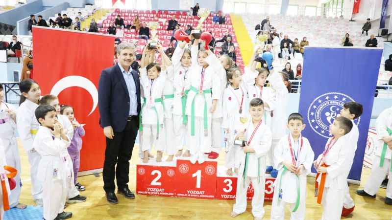 Yozgat’ta gerçekleştirildi 200 sporcu ter döküyor